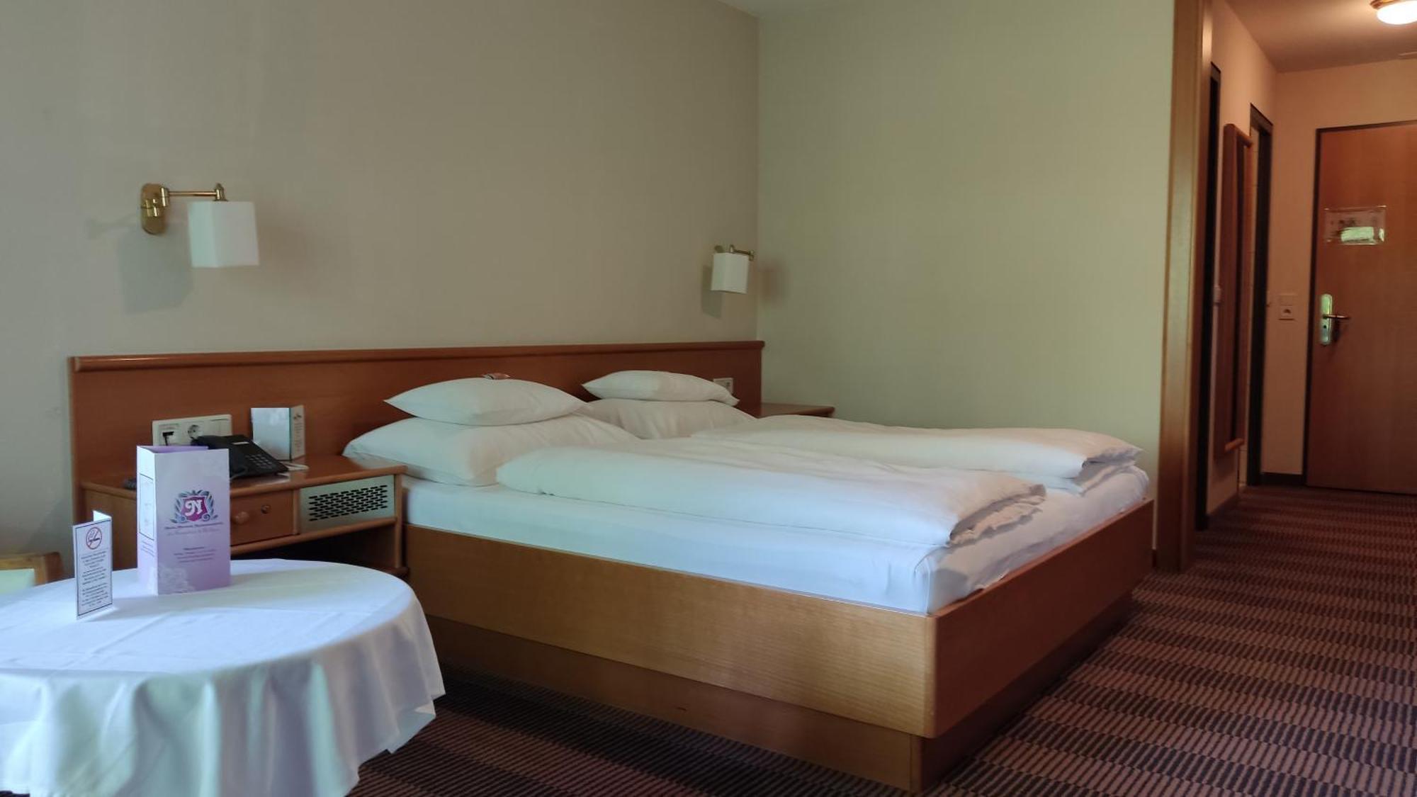 Hotel Gasthof Kroenele Лустенау Экстерьер фото
