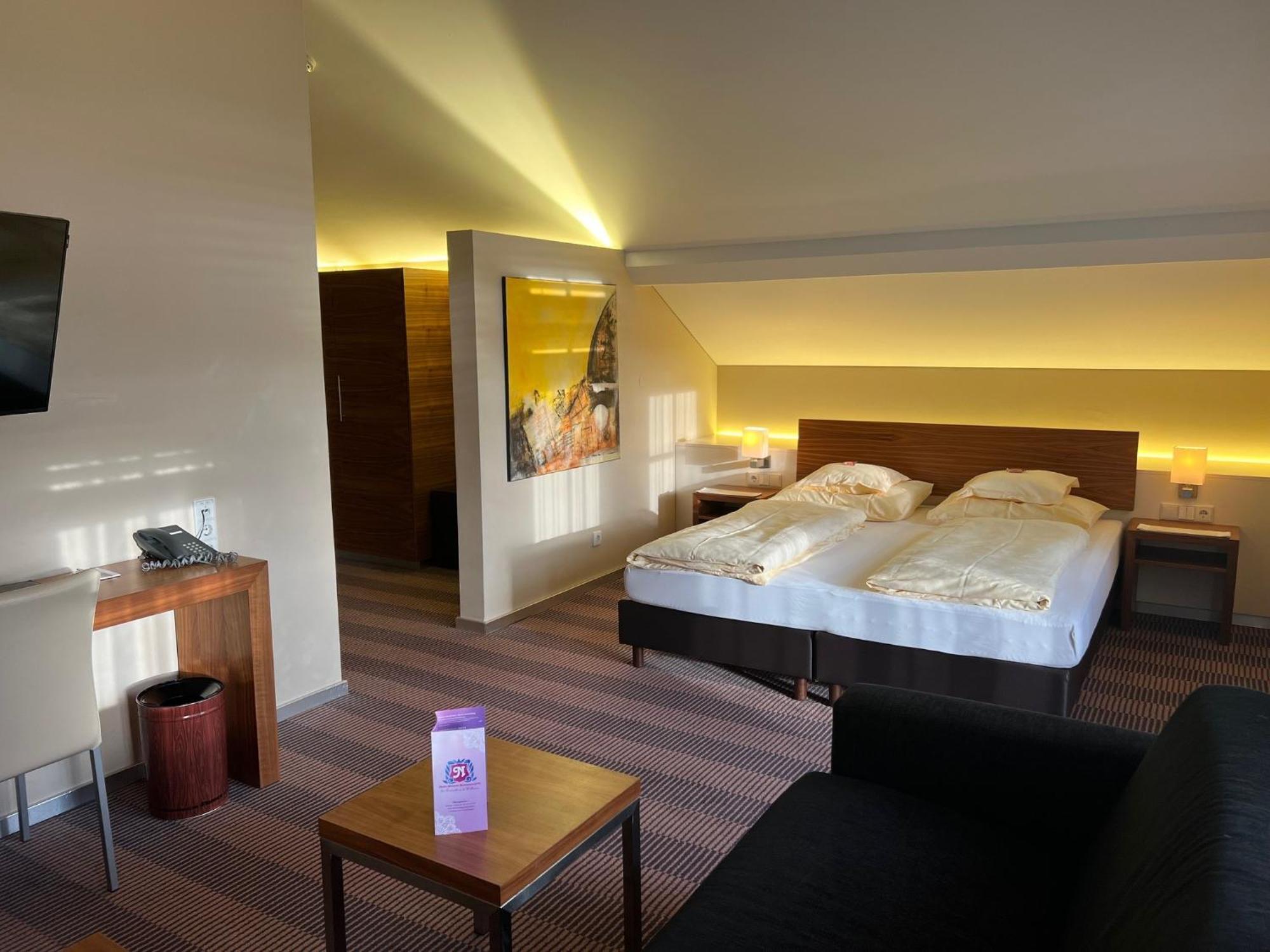 Hotel Gasthof Kroenele Лустенау Экстерьер фото