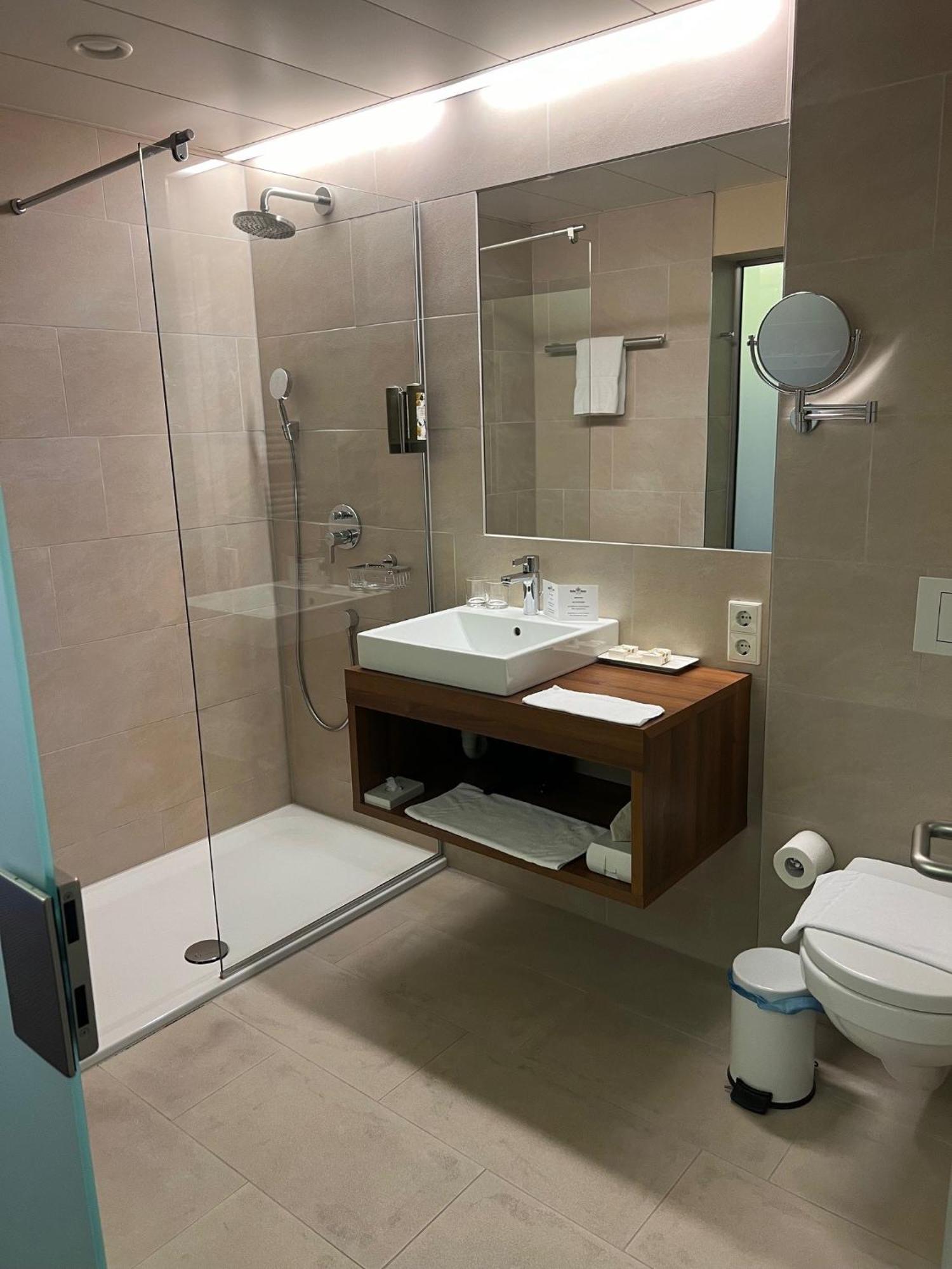 Hotel Gasthof Kroenele Лустенау Экстерьер фото