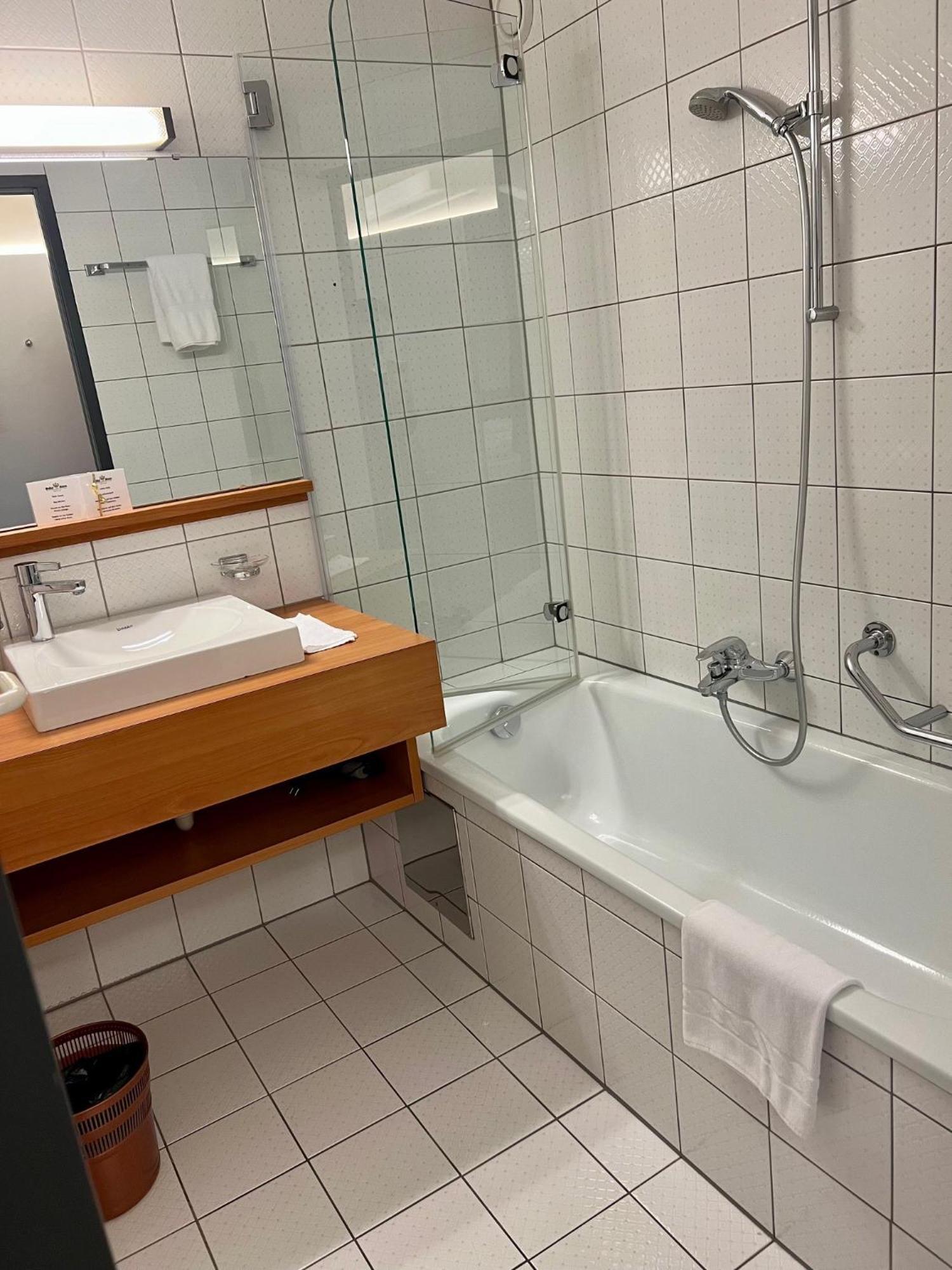 Hotel Gasthof Kroenele Лустенау Экстерьер фото